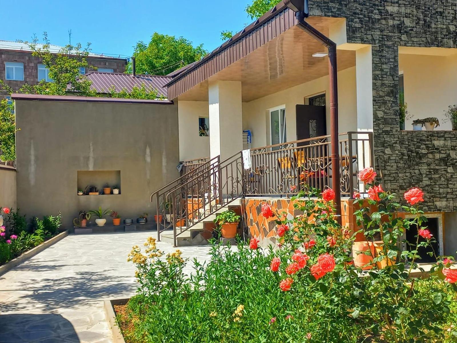 Inexpensive House Panzió Vanadzor Kültér fotó